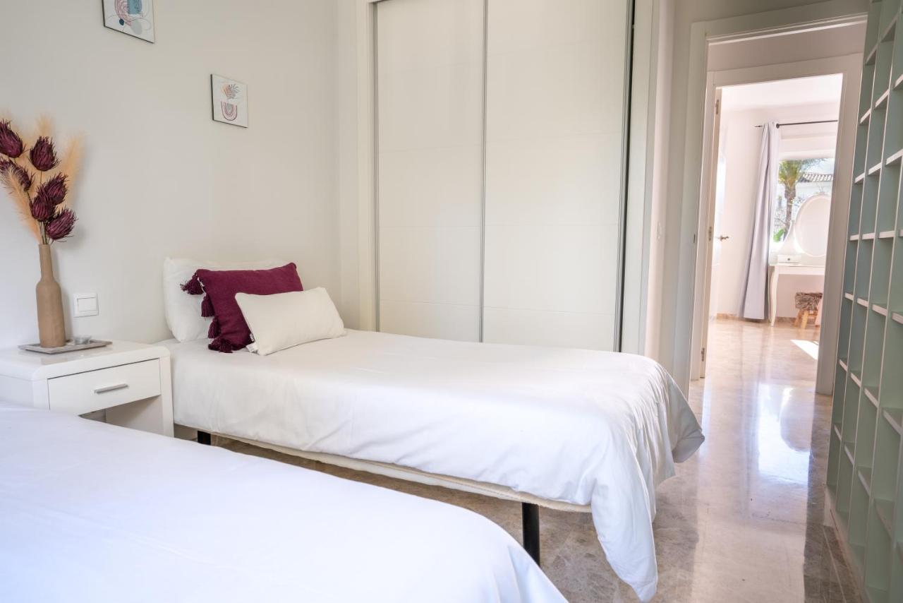 2Bdr Penthouse, Los Naranjos, W/Pool, 2Km P.Banus Marbella Eksteriør billede